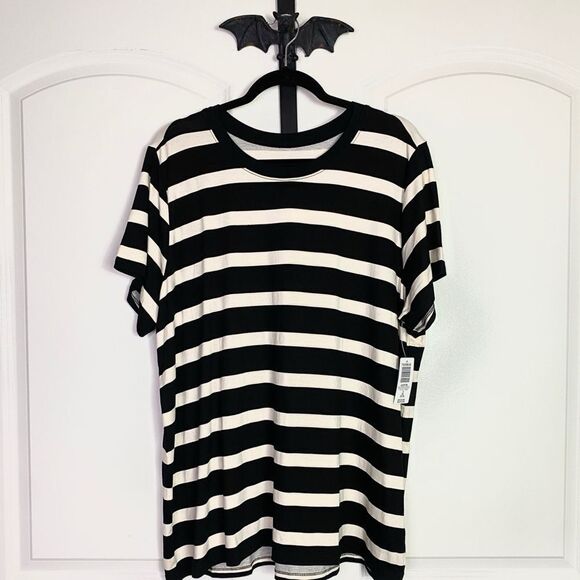 Torrid Black and Cream Striped Top - Picture 5 of 13